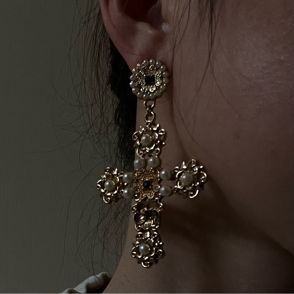 Elegant Gold and Pearl Cross Earrings - Picture 2 of 9